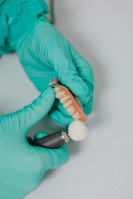 7 Signs It’s Time to Visit a Denture Clinic